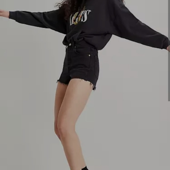 Levi's - Picture 3 of 5